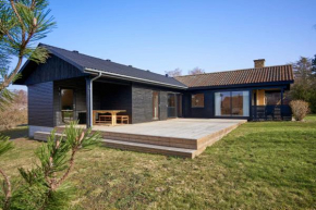 Beautiful Summer House Near The Water Rønne